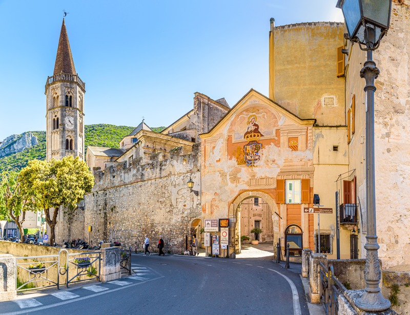 porta reale e chiesa di san Biagio a finalborgo